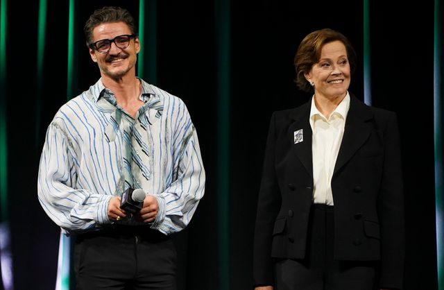 日本のセレブレーションにサプライズ登場したペドロ・パスカル＆シガーニー・ウィーバー