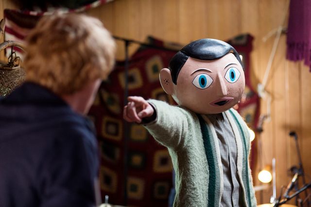 注:この人はマイケル・ファスベンダーです 映画『FRANK -フランク-』フォトギャラリー(3枚目)
