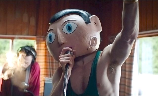 注:この人はマイケル・ファスベンダーです 映画『FRANK -フランク-』フォトギャラリー(9枚目)