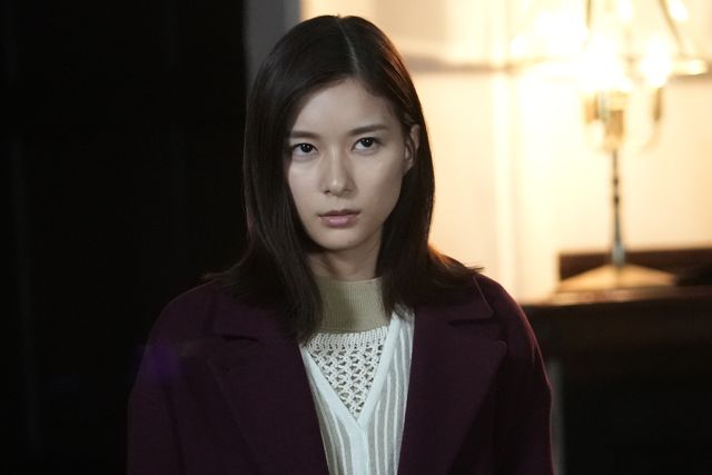 瑞穂がナイフを手に…！ドラマ「真犯人フラグ」最終回場面カット（3枚目）