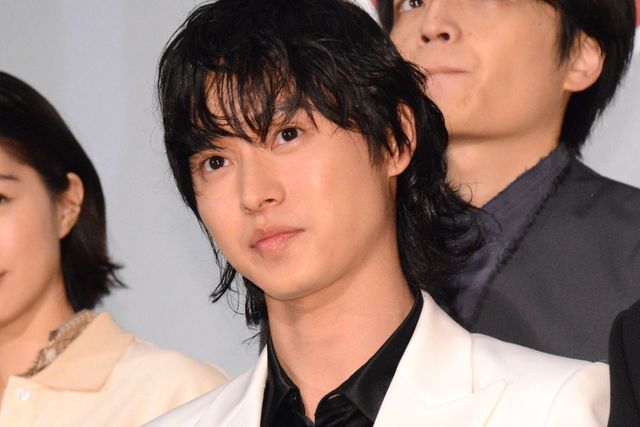 山崎賢人、初登壇の小栗旬＆佐久間由衣らと『キングダム　大将軍の帰還』初日舞台挨拶（3枚目）