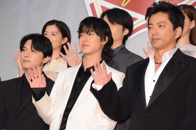 山崎賢人、初登壇の小栗旬＆佐久間由衣らと『キングダム　大将軍の帰還』初日舞台挨拶（4枚目）