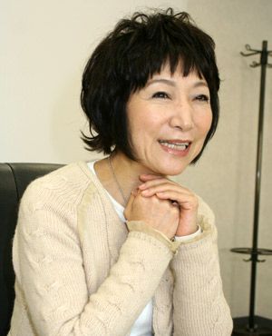 何かを信じて生きたいと語る森山良子。