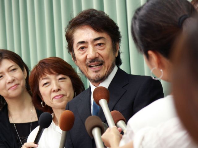 復帰に涙ぐむ市村正親……手術後初会見フォトギャラリー（2枚目）