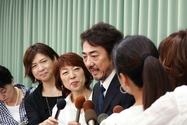 復帰に涙ぐむ市村正親……手術後初会見フォトギャラリー（4枚目）