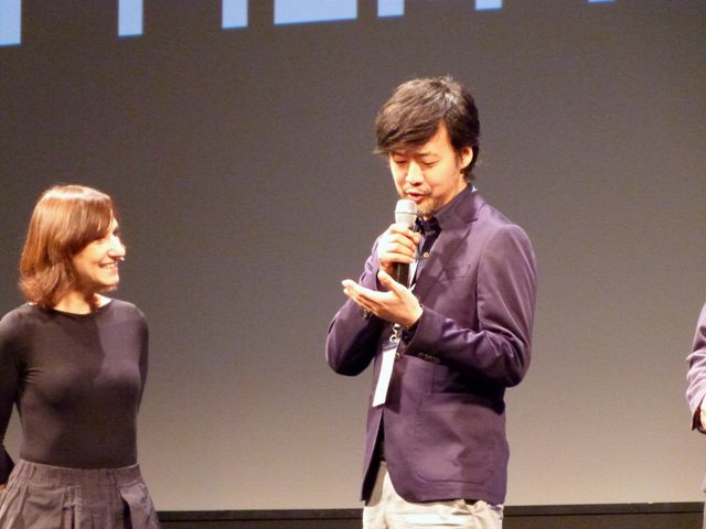 手に書いたイタリア語を読みながらあいさつした山崎貴監督！第17回ウディネ・ファーイースト映画祭『寄生獣』『寄生獣　完結編』“イッキ見上映”舞台あいさつ【フォトギャラリー】：フォトギャラリー