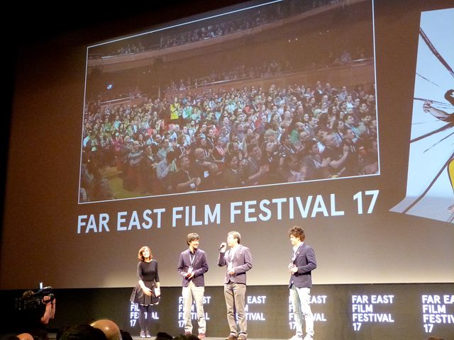 手に書いたイタリア語を読みながらあいさつした山崎貴監督！第17回ウディネ・ファーイースト映画祭『寄生獣』『寄生獣　完結編』“イッキ見上映”舞台あいさつ【フォトギャラリー】（2枚目）