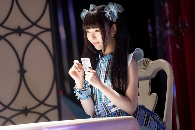 浜辺美波のアイドル姿が可愛すぎ！「賭ケグルイ season2」第2話（5枚目）