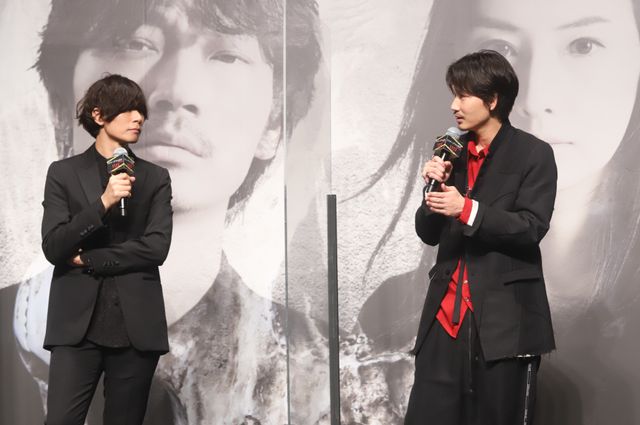 綾野剛、[Alexandros]の生ライブに笑顔！『ドクター・デスの遺産 -BLACK FILE-』プレミアイベント：フォトギャラリー