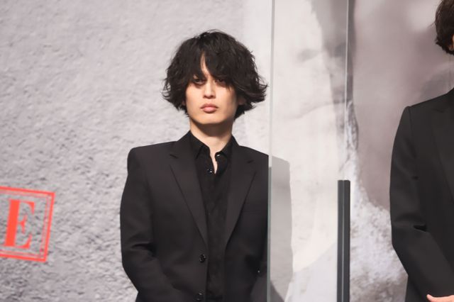 綾野剛、[Alexandros]の生ライブに笑顔！『ドクター・デスの遺産 -BLACK FILE-』プレミアイベント（2枚目）