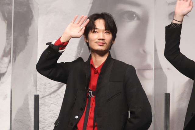 綾野剛、[Alexandros]の生ライブに笑顔！『ドクター・デスの遺産 -BLACK FILE-』プレミアイベント（4枚目）