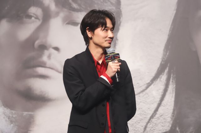 綾野剛、[Alexandros]の生ライブに笑顔！『ドクター・デスの遺産 -BLACK FILE-』プレミアイベント（5枚目）