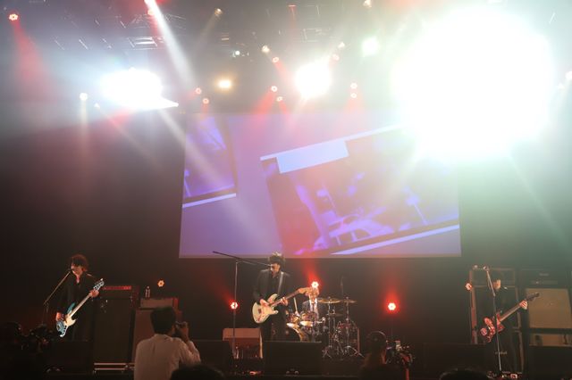 綾野剛、[Alexandros]の生ライブに笑顔！『ドクター・デスの遺産 -BLACK FILE-』プレミアイベント（9枚目）