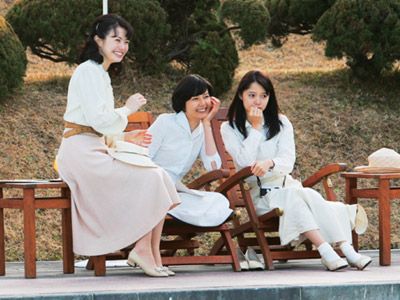 美人三姉妹の3ショット劇中写真「三姉妹の日」に公開！