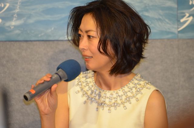 笑顔がまぶしい！ドラマ「プラトニック」中山美穂フォトギャラリー（4枚目）