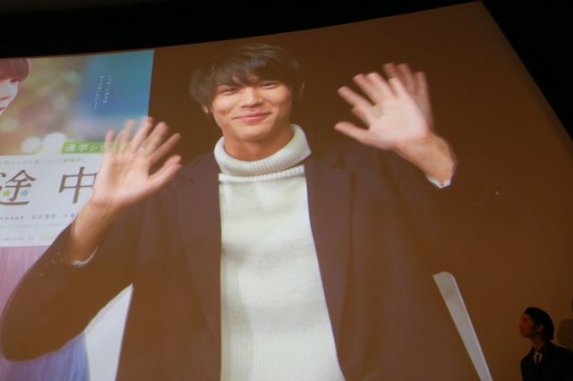 イケメン2人！吉沢亮＆千葉雄大に女性客「キャーーー！」『通学シリーズ　通学電車』初日舞台あいさつフォトギャラリー（4枚目）