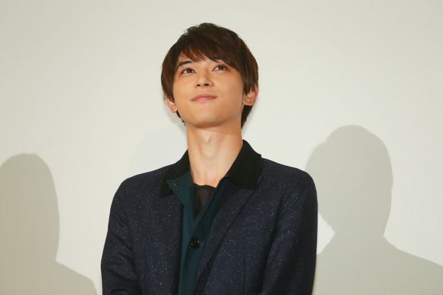 イケメン2人！吉沢亮＆千葉雄大に女性客「キャーーー！」『通学シリーズ　通学電車』初日舞台あいさつフォトギャラリー（9枚目）