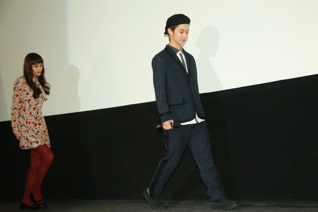 イケメン2人！吉沢亮＆千葉雄大に女性客「キャーーー！」『通学シリーズ　通学電車』初日舞台あいさつフォトギャラリー（15枚目）