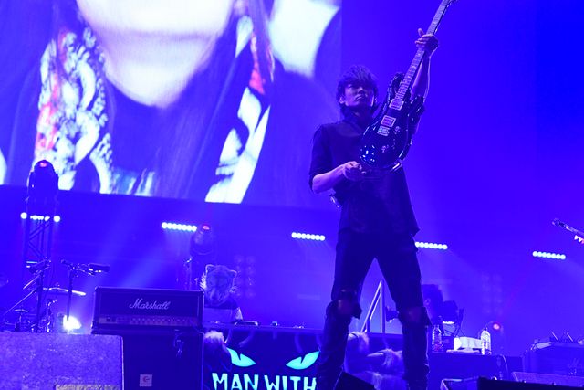 綾野剛がギターを手に！ま、まさか！マンウィズとスペシャルセッション【写真多数】（3枚目）