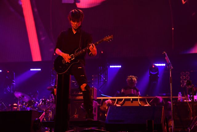 綾野剛がギターを手に！ま、まさか！マンウィズとスペシャルセッション【写真多数】（5枚目）