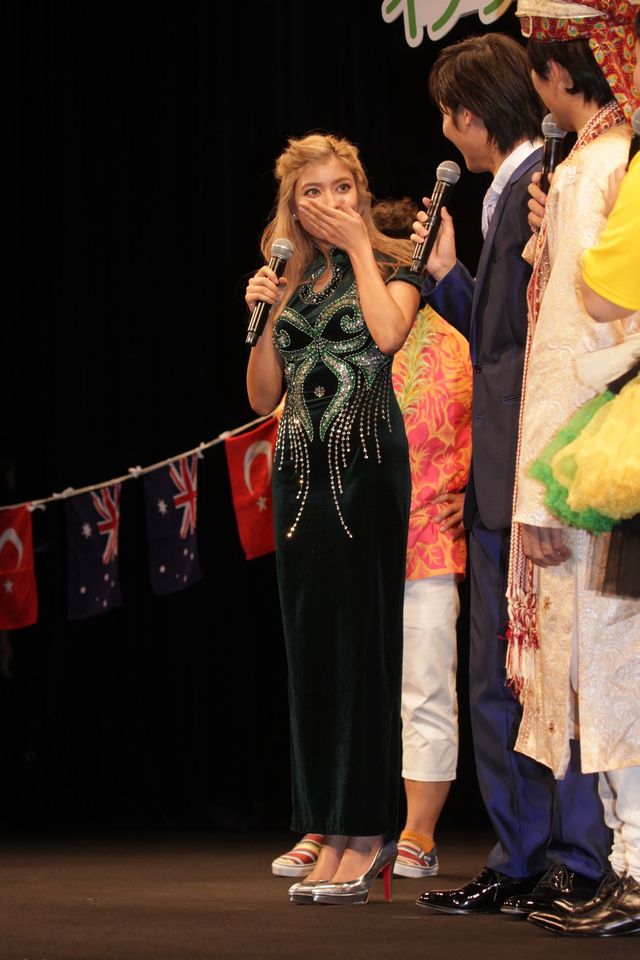 ローラと渡辺直美がセクシー対決？『映画ちびまる子ちゃん　イタリアから来た少年』舞台あいさつフォトギャラリー（2枚目）