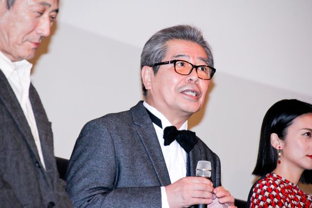 柴咲コウ、かわいい猫を抱っこ！『ねことじいちゃん』完成披露試写会（4枚目）