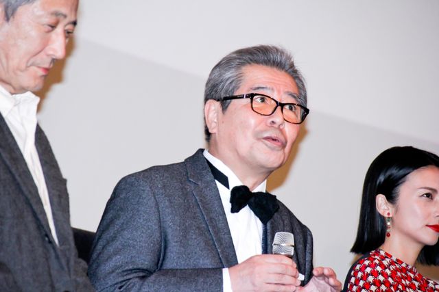 柴咲コウ、かわいい猫を抱っこ！『ねことじいちゃん』完成披露試写会（5枚目）