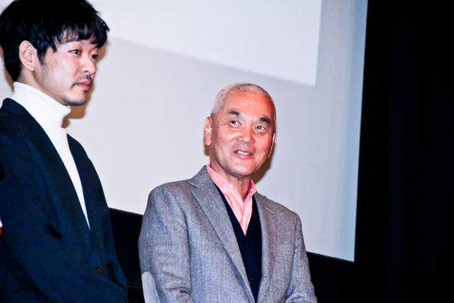 柴咲コウ、かわいい猫を抱っこ！『ねことじいちゃん』完成披露試写会（9枚目）