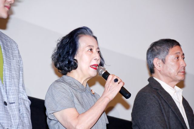 柴咲コウ、かわいい猫を抱っこ！『ねことじいちゃん』完成披露試写会（11枚目）