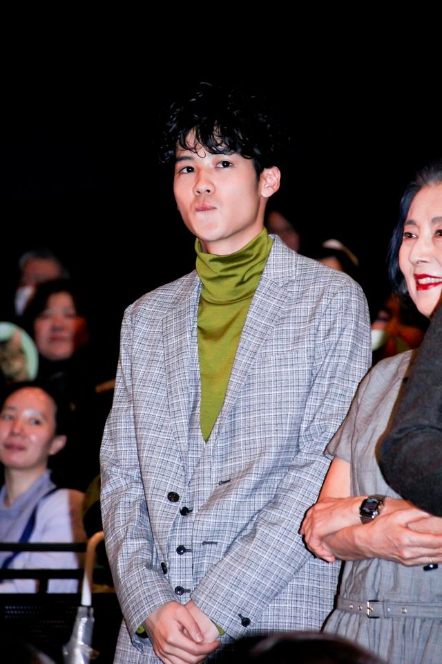 柴咲コウ、かわいい猫を抱っこ！『ねことじいちゃん』完成披露試写会（18枚目）