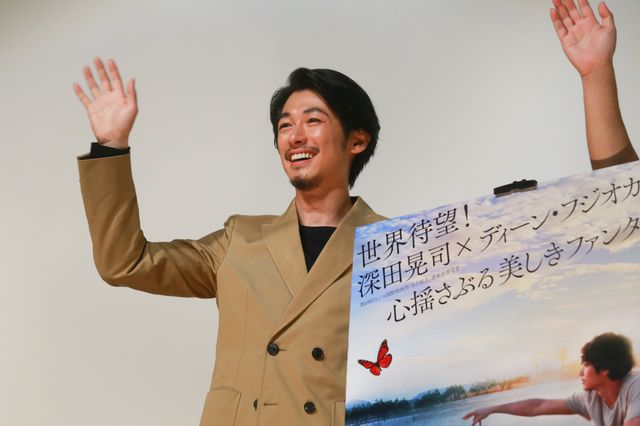 ディーン・フジオカ、さわやかな笑顔で登場！（2枚目）