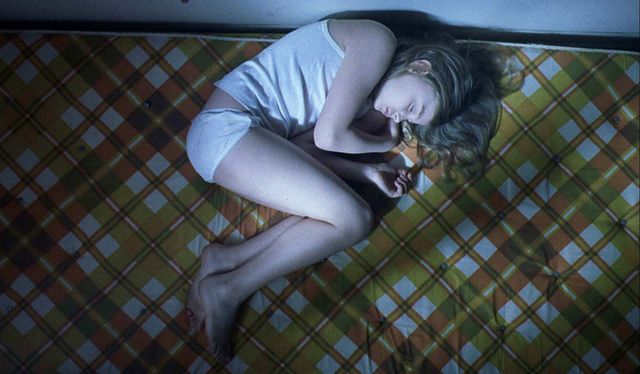 あどけないクロエがかわいい…！映画『早熟のアイオワ』フォトギャラリー（2枚目）