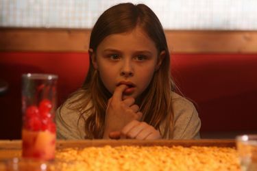 あどけないクロエがかわいい…！映画『早熟のアイオワ』フォトギャラリー（6枚目）