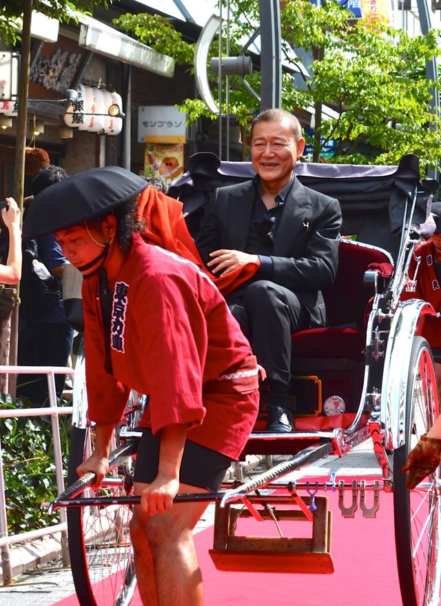 人力車で登場！フォトギャラリー：フォトギャラリー