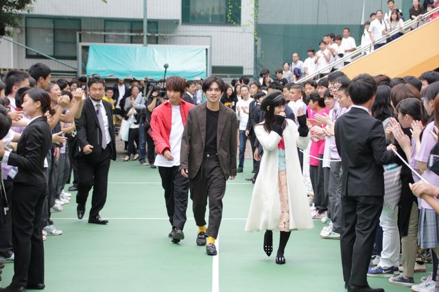 森川葵＆北村匠海＆佐藤寛太、文化祭にサプライズ登場！：フォトギャラリー