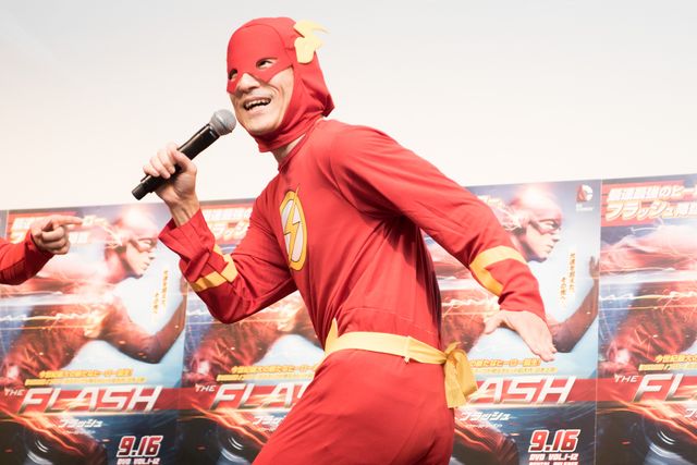 アメコミ大好きなだぎ武、後輩8.6秒バズーカーに突っ込まれる！「THE FLASH／フラッシュ」日本上陸イベントフォトギャラリー（2枚目）