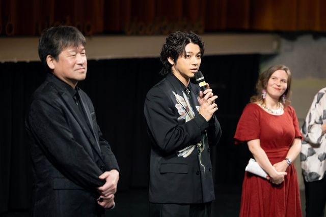『爆弾』山田裕貴＆佐藤二朗、フィンランドに降り立つ！ヘルシンキ国際映画祭ワールドプレミア上映：フォトギャラリー