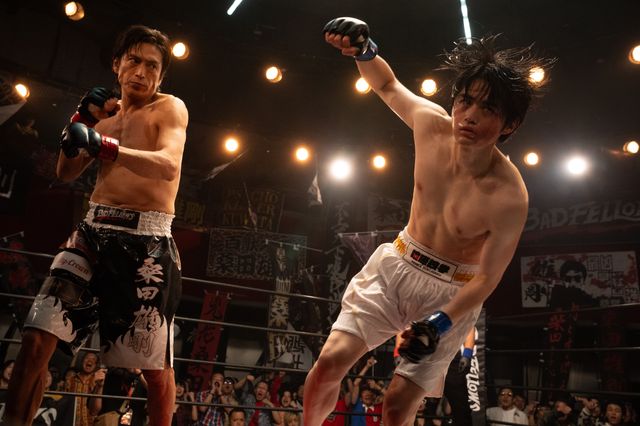 伊勢谷友介、バキバキの肉体披露　鈴鹿央士主演、Netflix「喧嘩独学」決戦ボクシングシーン先行カット：フォトギャラリー