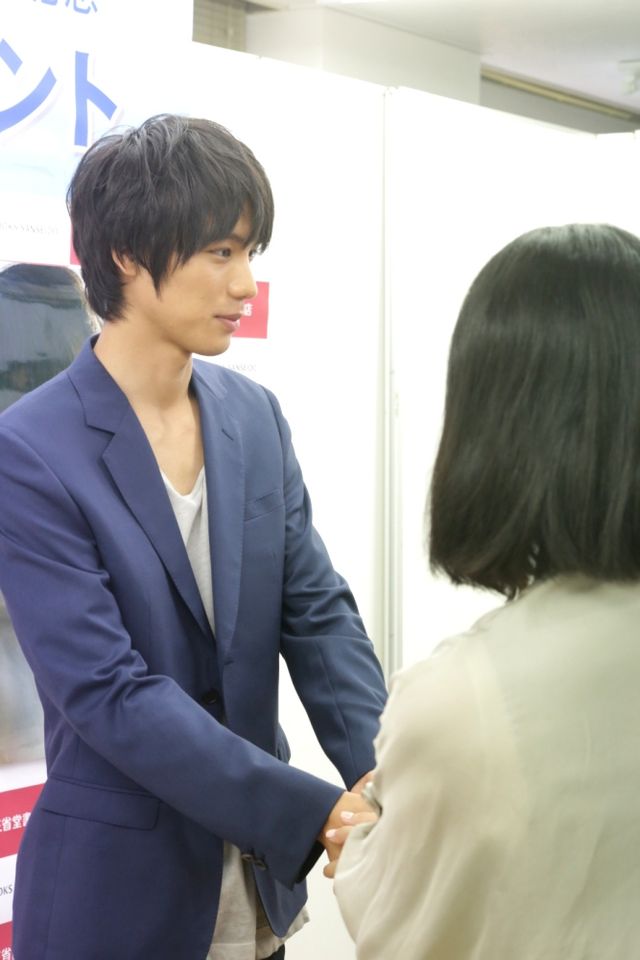 種市先輩、「あまちゃん」人気に戸惑い？福士蒼汰2nd写真集「blue」発売記念握手会フォトギャラリー（8枚目）