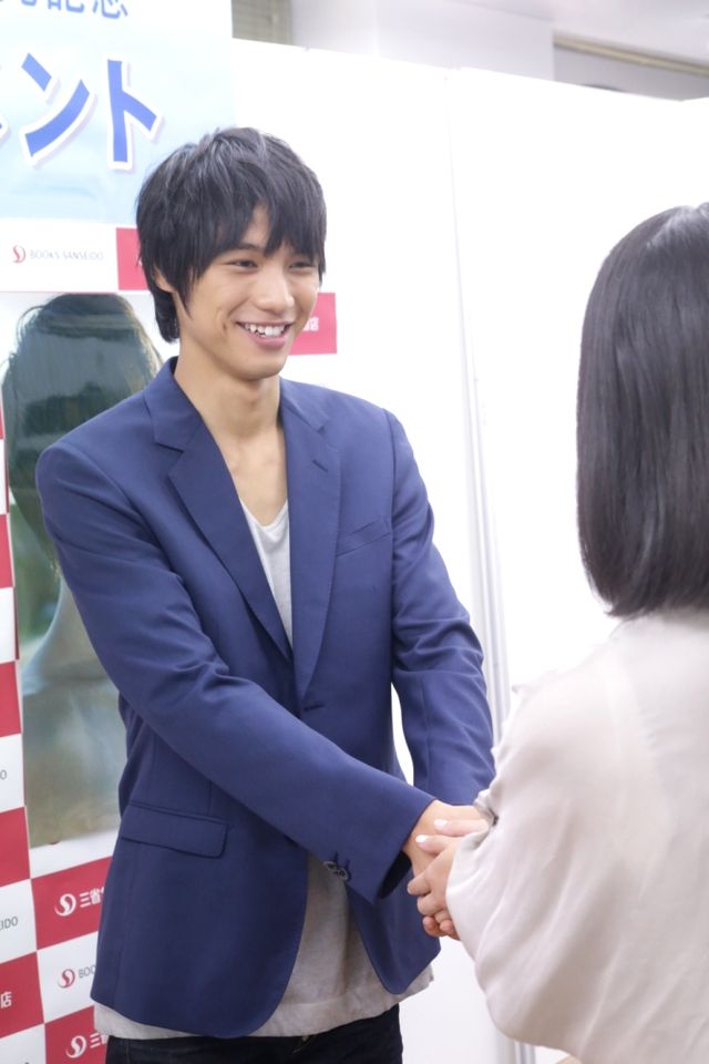 種市先輩、「あまちゃん」人気に戸惑い？福士蒼汰2nd写真集「blue」発売記念握手会フォトギャラリー（9枚目）