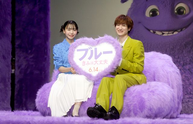 宮田俊哉＆稲垣来泉、もふもふソファで記念撮影！『ブルー　きみは大丈夫』吹き替え版完成記念イベント：フォトギャラリー