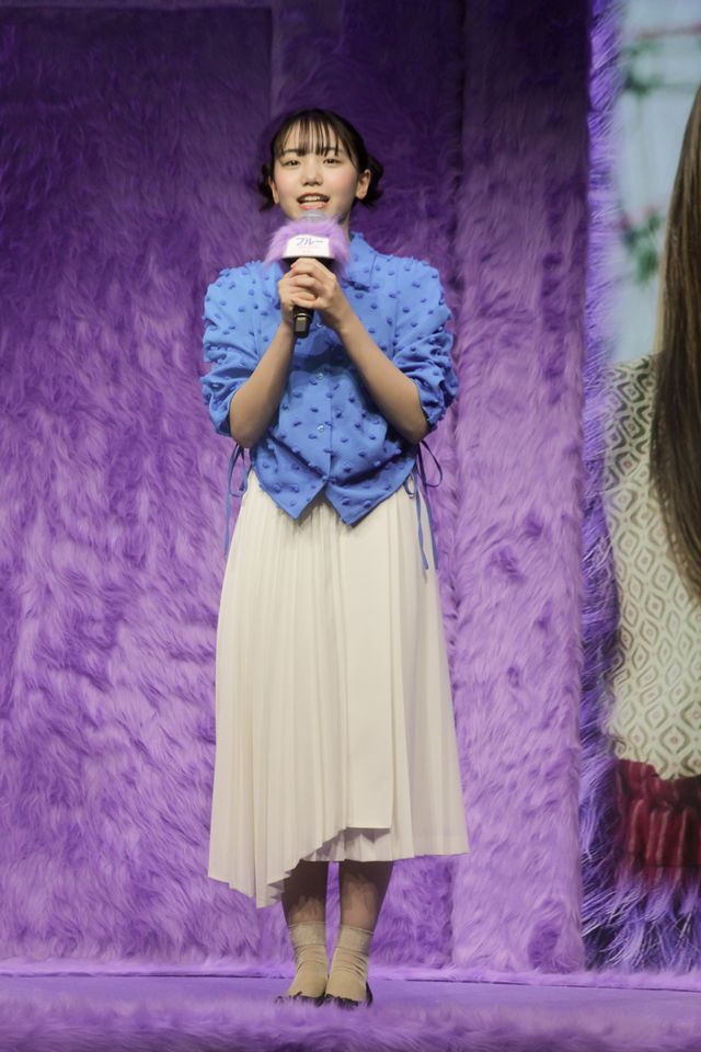 宮田俊哉＆稲垣来泉、もふもふソファで記念撮影！『ブルー　きみは大丈夫』吹き替え版完成記念イベント（4枚目）