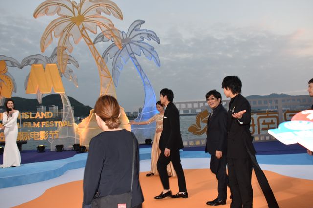 綾野剛×松田龍平×大友啓史監督、熱狂のレッドカーペットへ【第2回海南島国際映画祭】（2枚目）