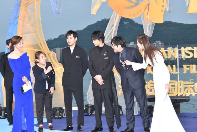 綾野剛×松田龍平×大友啓史監督、熱狂のレッドカーペットへ【第2回海南島国際映画祭】（6枚目）