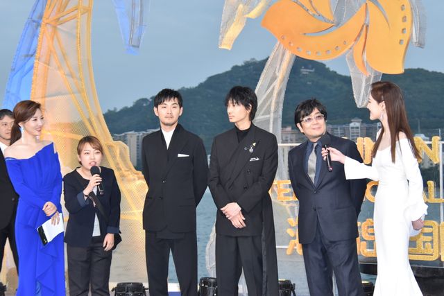 綾野剛×松田龍平×大友啓史監督、熱狂のレッドカーペットへ【第2回海南島国際映画祭】（12枚目）
