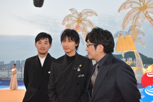 綾野剛×松田龍平×大友啓史監督、熱狂のレッドカーペットへ【第2回海南島国際映画祭】（22枚目）