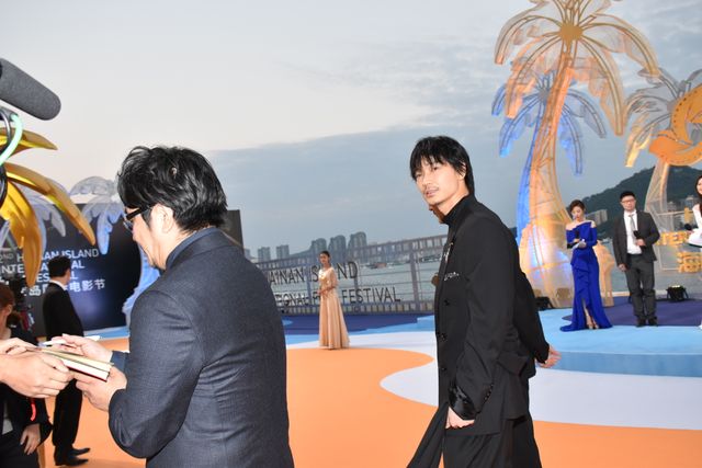 綾野剛×松田龍平×大友啓史監督、熱狂のレッドカーペットへ【第2回海南島国際映画祭】（25枚目）