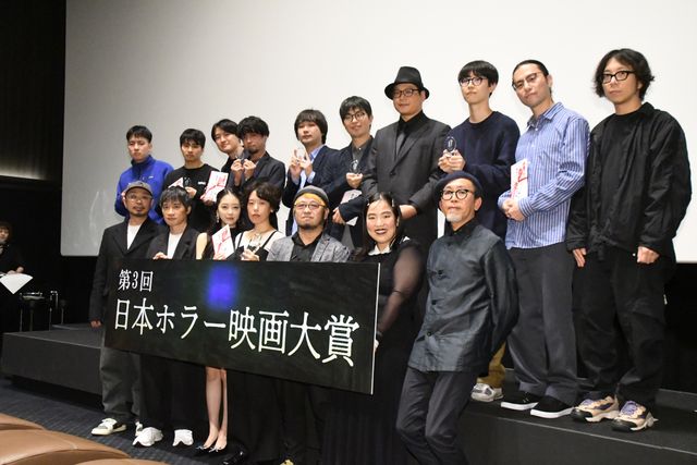 堀未央奈＆ゆりやんレトリィバァ、黒ドレスで第3回日本ホラー映画大賞授賞式に登壇（5枚目）