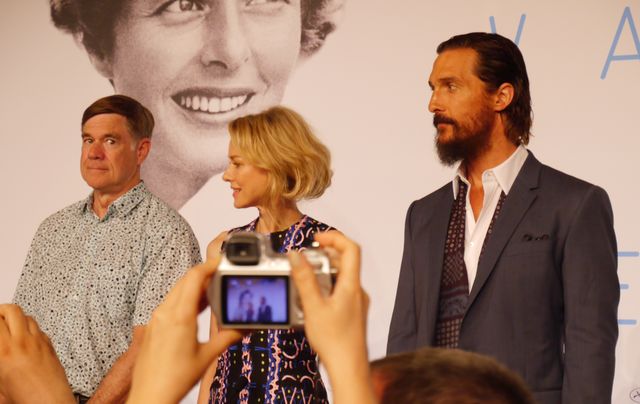 マシュー・マコノヒーがサイン攻め！『The Sea of Trees』カンヌ公式会見フォトギャラリー（6枚目）