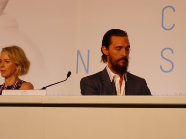 マシュー・マコノヒーがサイン攻め！『The Sea of Trees』カンヌ公式会見フォトギャラリー（8枚目）